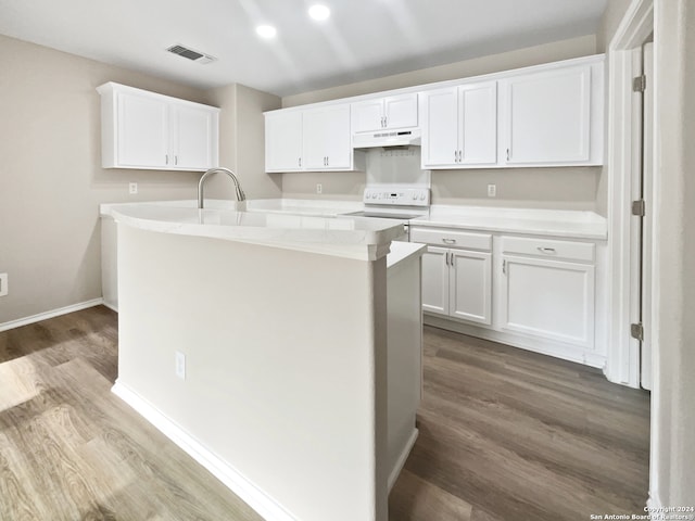 kitchen featuring hardwood / wood-style flooring, a center island with sink, sink, white range with electric stovetop, and white cabinets