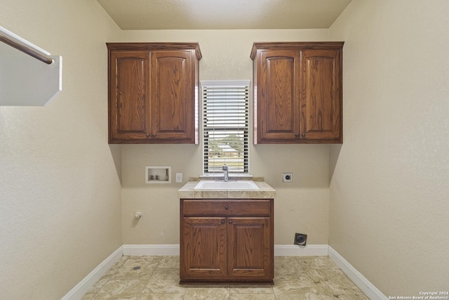 100 Vintage Ranch Cir, La Vernia, TX 78121 - clothes washing area featuring hookup for an electric dryer, hookup for a gas dryer, hookup for a washing machine, cabinet space, and baseboards