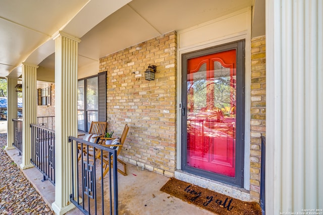 property entrance with covered porch