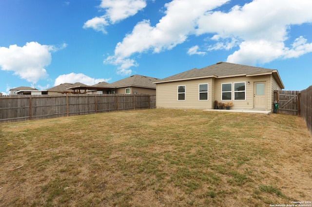 exterior space featuring a yard