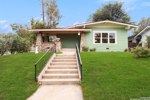 view of front of home featuring a front lawn