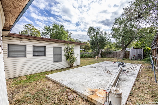 view of yard with a patio