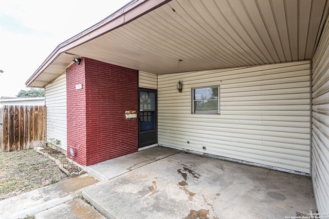 property entrance featuring a patio