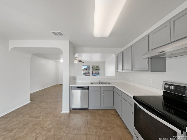 kitchen featuring stainless steel appliances, sink, ceiling fan, light tile patterned floors, and gray cabinets