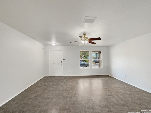 unfurnished room featuring a textured ceiling and ceiling fan