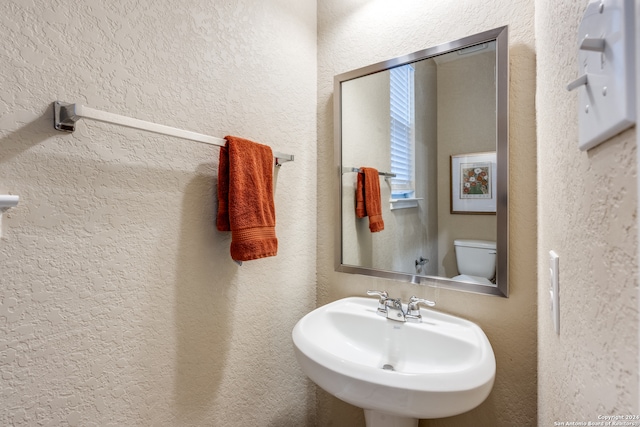 bathroom featuring sink and toilet