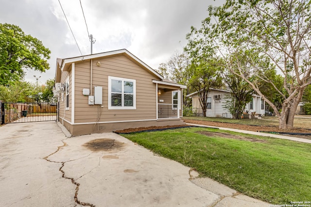 view of front of house with a front yard