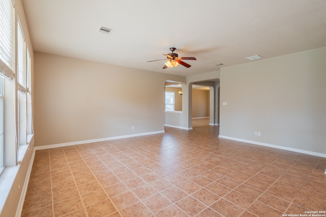 unfurnished room featuring light tile patterned floors and ceiling fan