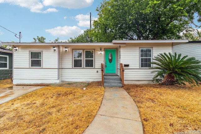 view of front of home with a front lawn