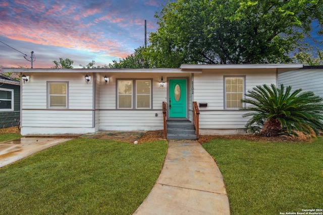 1102 Onslow, San Antonio, TX 78202 - single story home featuring a lawn