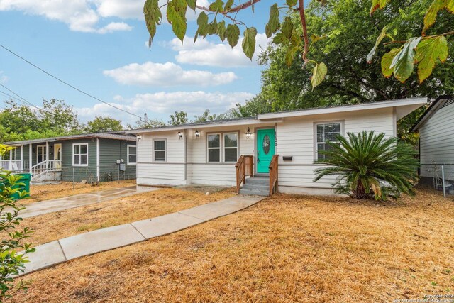 1102 Onslow, San Antonio, TX 78202 - ranch-style home with a front yard