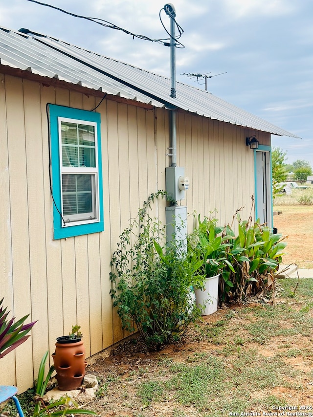 view of home's exterior