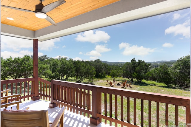 deck featuring ceiling fan