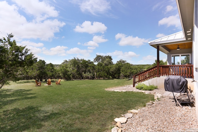 view of yard with ceiling fan