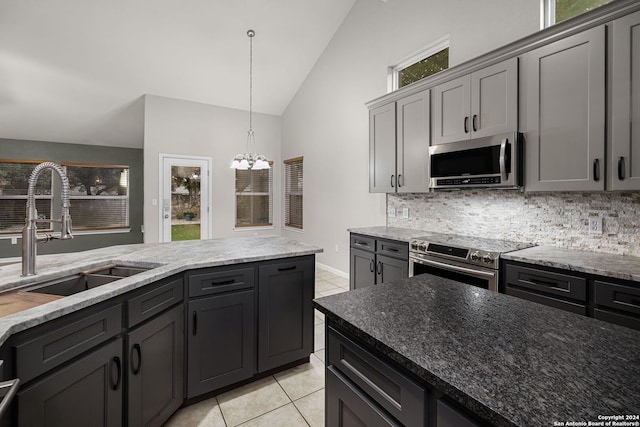 kitchen featuring tasteful backsplash, appliances with stainless steel finishes, sink, and gray cabinetry