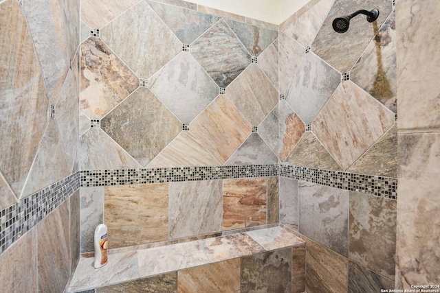 room details featuring tiled shower