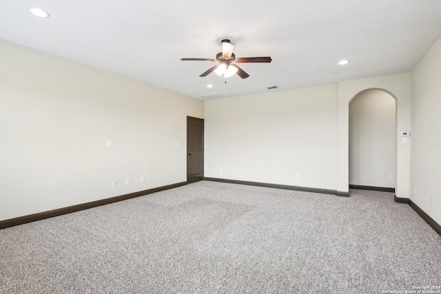 carpeted spare room featuring ceiling fan