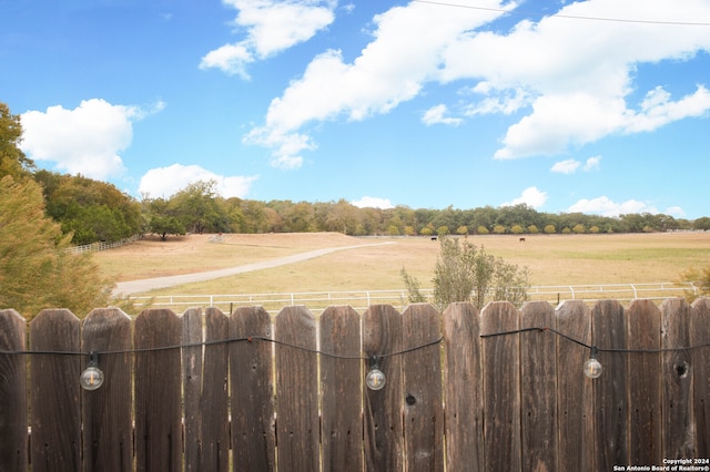 view of yard featuring a rural view