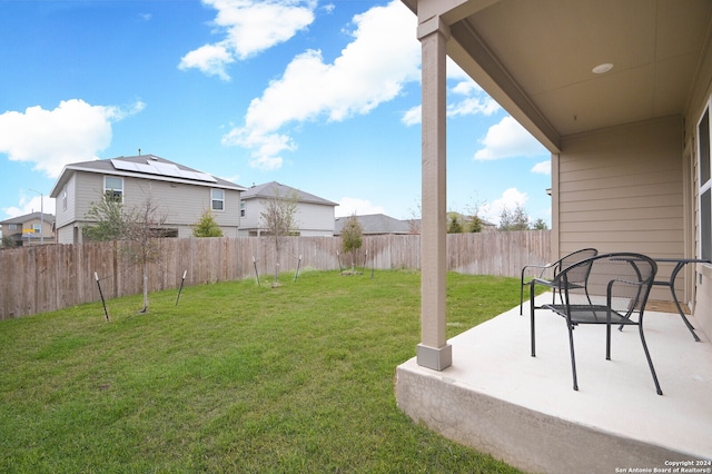 view of yard featuring a patio area