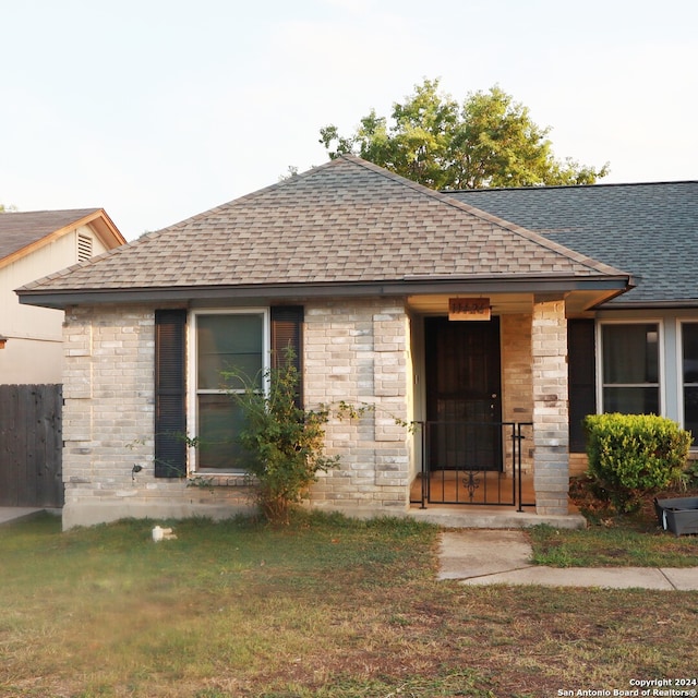 view of front of house with a front yard