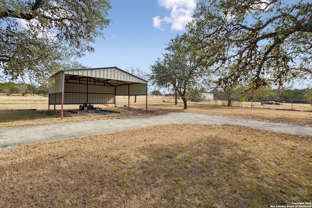 view of yard with an outbuilding and a rural view