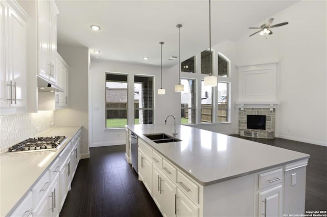 228 Dulce, Boerne, TX 78006 - kitchen with a sink, appliances with stainless steel finishes, baseboards, tasteful backsplash, and white cabinets