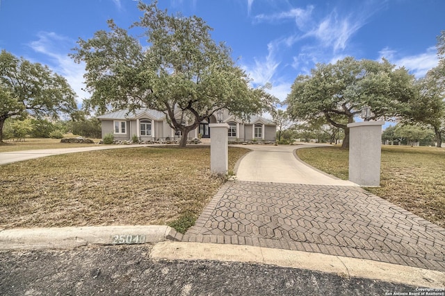 view of front facade with a front lawn