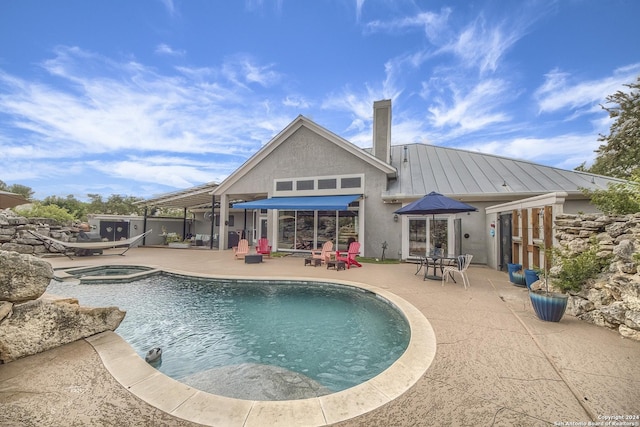 view of pool with an in ground hot tub and a patio area