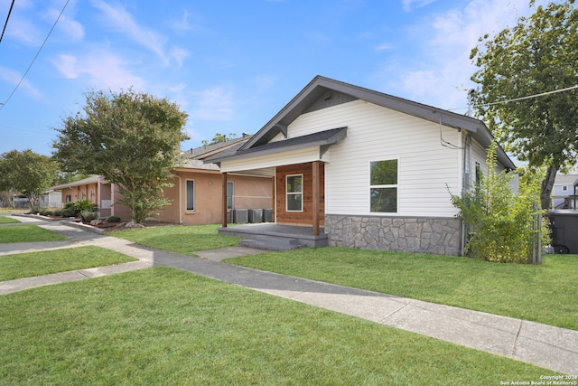 view of front of property with a front yard