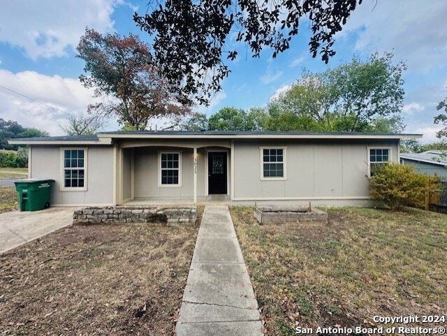 ranch-style home with a front lawn