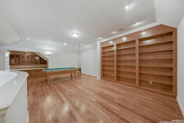 playroom featuring lofted ceiling, billiards, and light hardwood / wood-style flooring