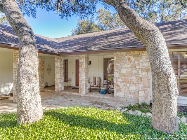 property entrance featuring covered porch