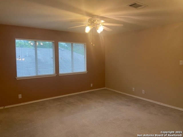 carpeted empty room featuring ceiling fan