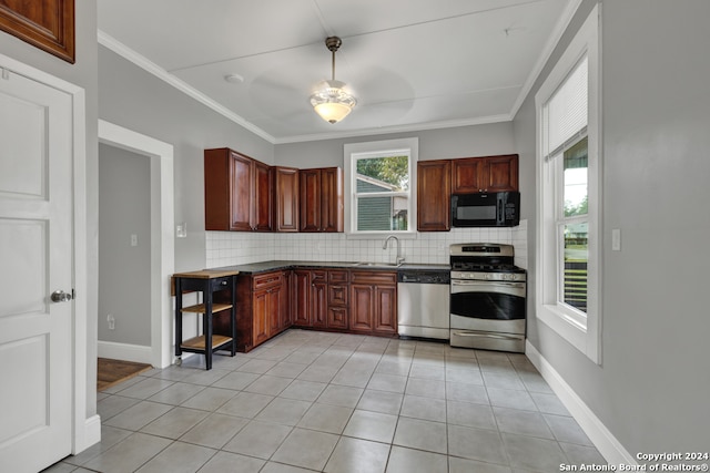 kitchen with stainless steel appliances, sink, backsplash, and crown molding