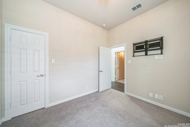 view of carpeted spare room