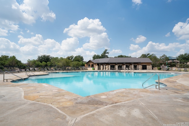 view of swimming pool featuring a patio