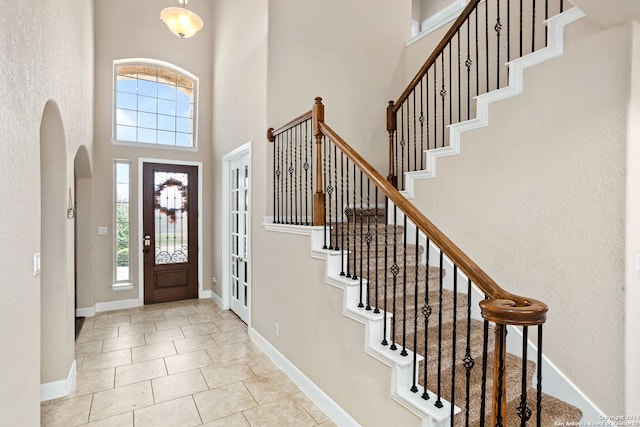 foyer entrance featuring a high ceiling and light tile patterned floors