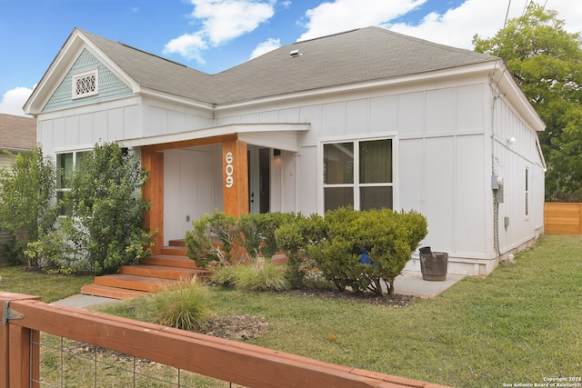 view of front of home with a front yard