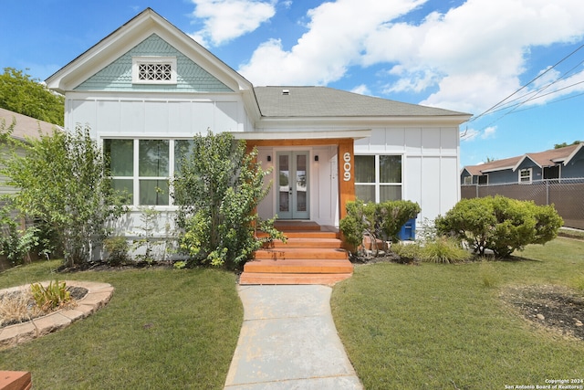 view of front of house featuring a front yard