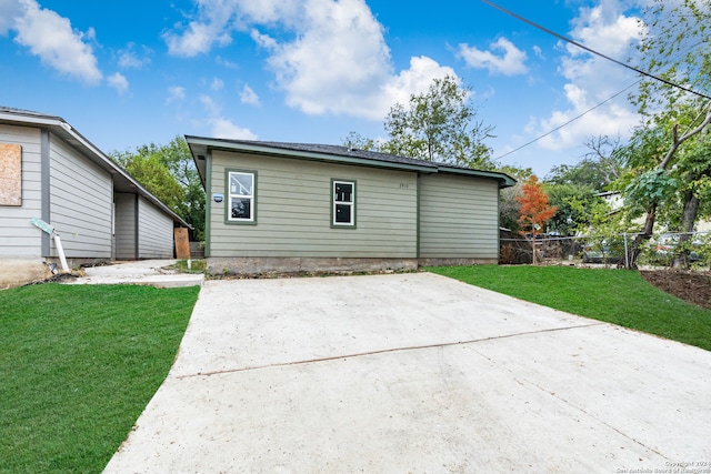 rear view of house featuring a yard