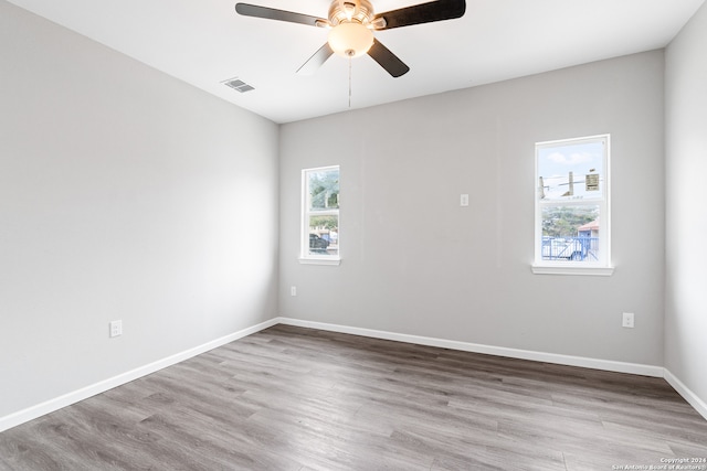 unfurnished room featuring light wood-type flooring and ceiling fan