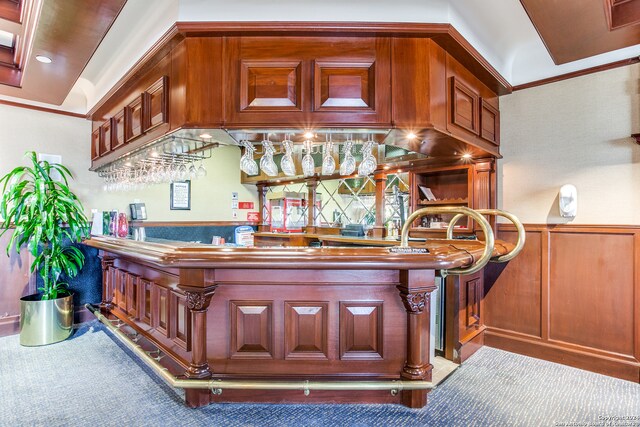 bar with crown molding