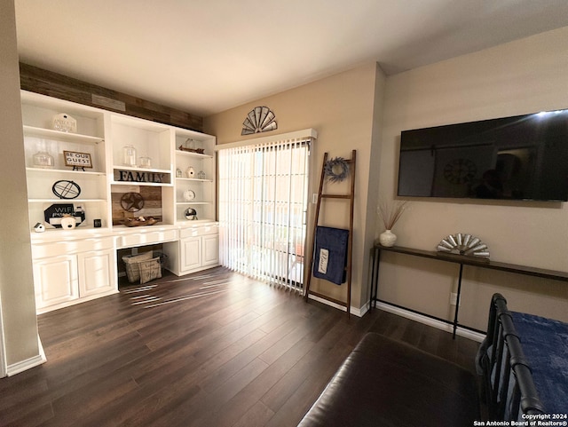 office area featuring dark wood-style floors and baseboards
