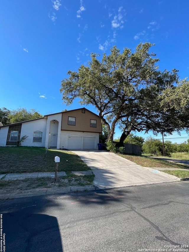 view of front of home featuring a garage and a front yard