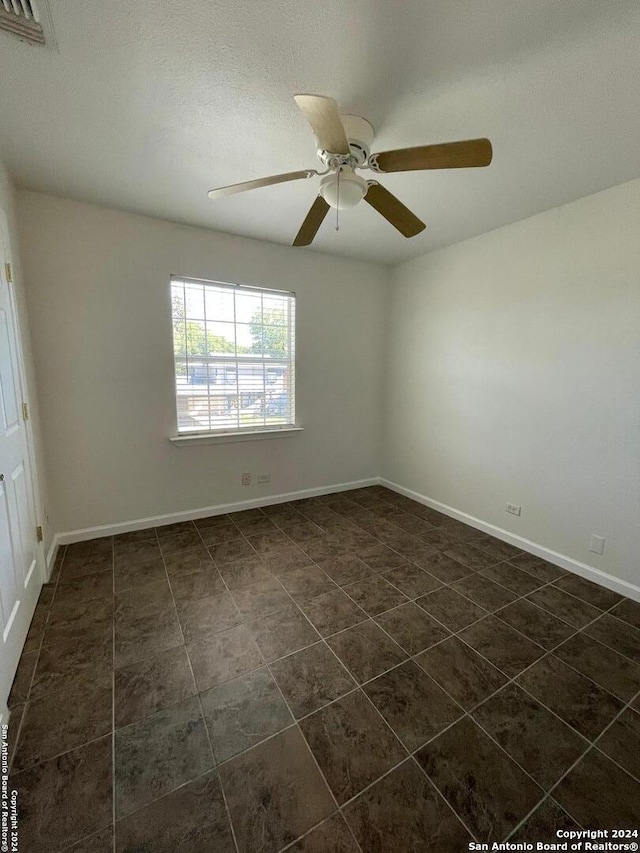 empty room featuring ceiling fan