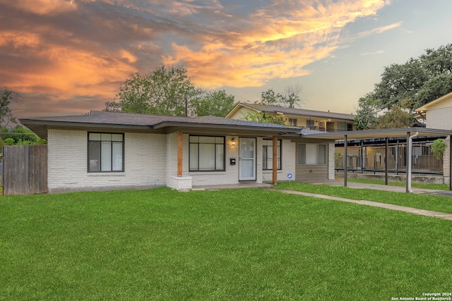 view of front of home featuring a lawn