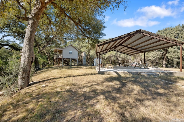 view of yard with a carport