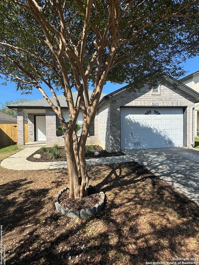 view of front facade featuring a garage