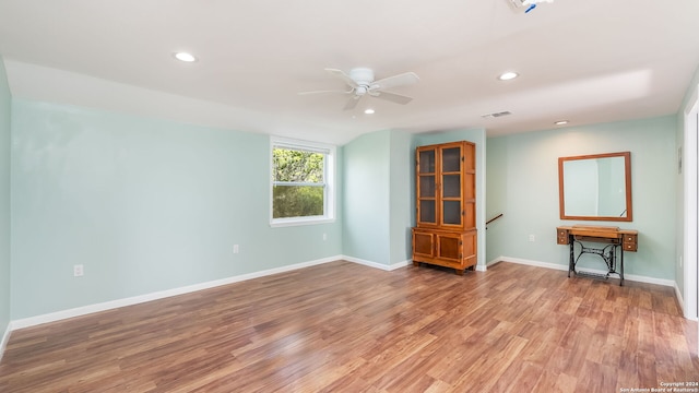 unfurnished room featuring light hardwood / wood-style floors and ceiling fan