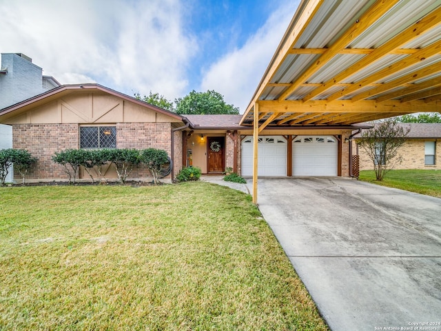 view of front facade featuring a garage and a front yard